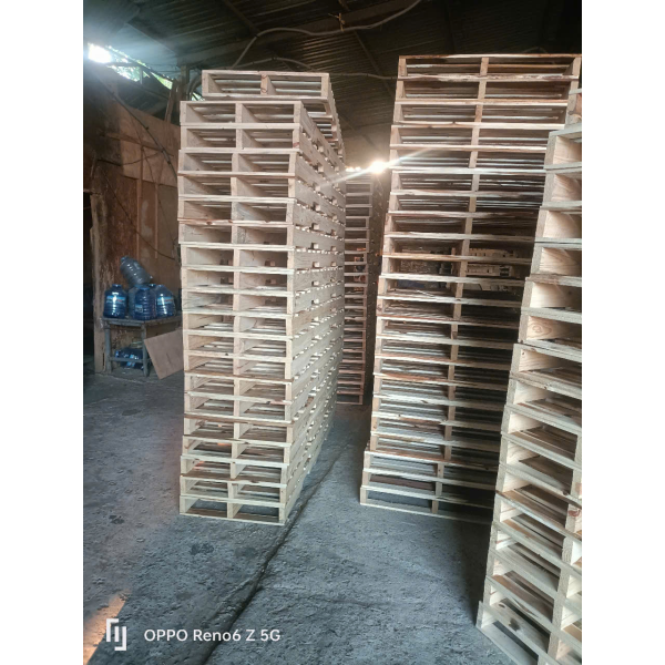 Pallet Gỗ Bình Dương – Pallet 2 Chân Nâng Đố Khuyết Chất Lượng Cao