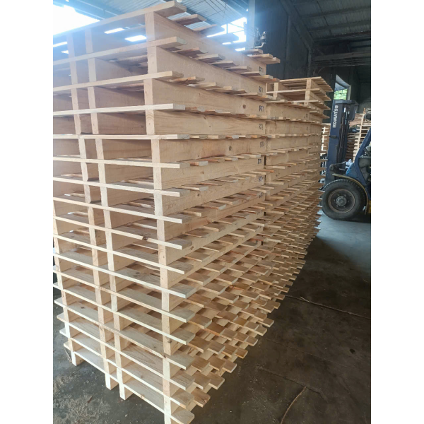 Pallet Gỗ Kích Thước 1,12m x 1,15m Chất Lượng Cao