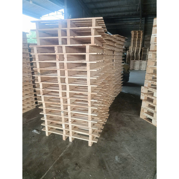Pallet Gỗ Kích Thước 1,12m x 1,15m Chất Lượng Cao