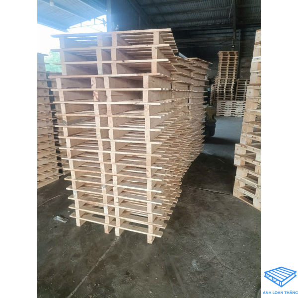 Pallet Gỗ Kích Thước 1,12m x 1,15m Chất Lượng Cao